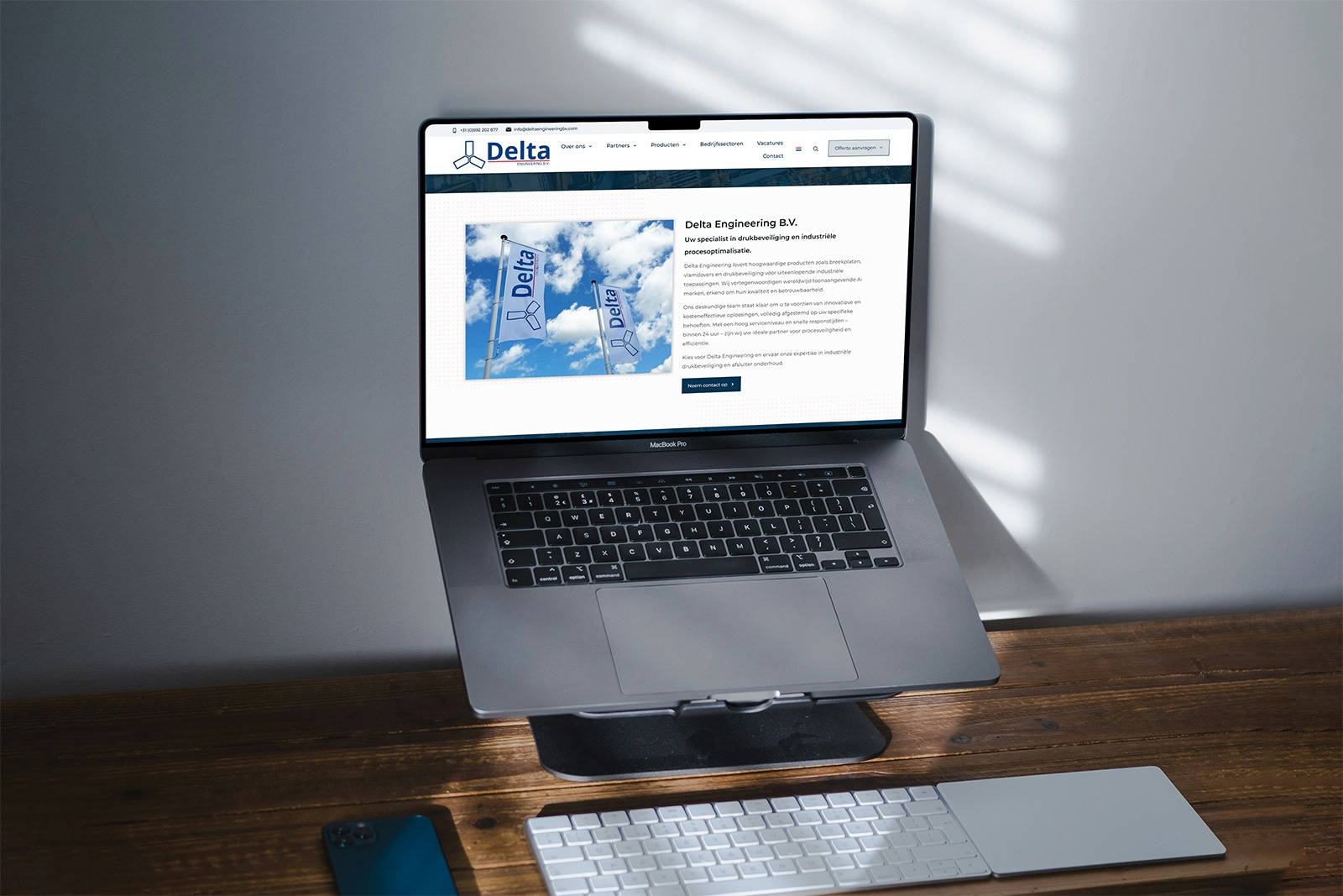 Delta Engineering Mockup Desktop Stand