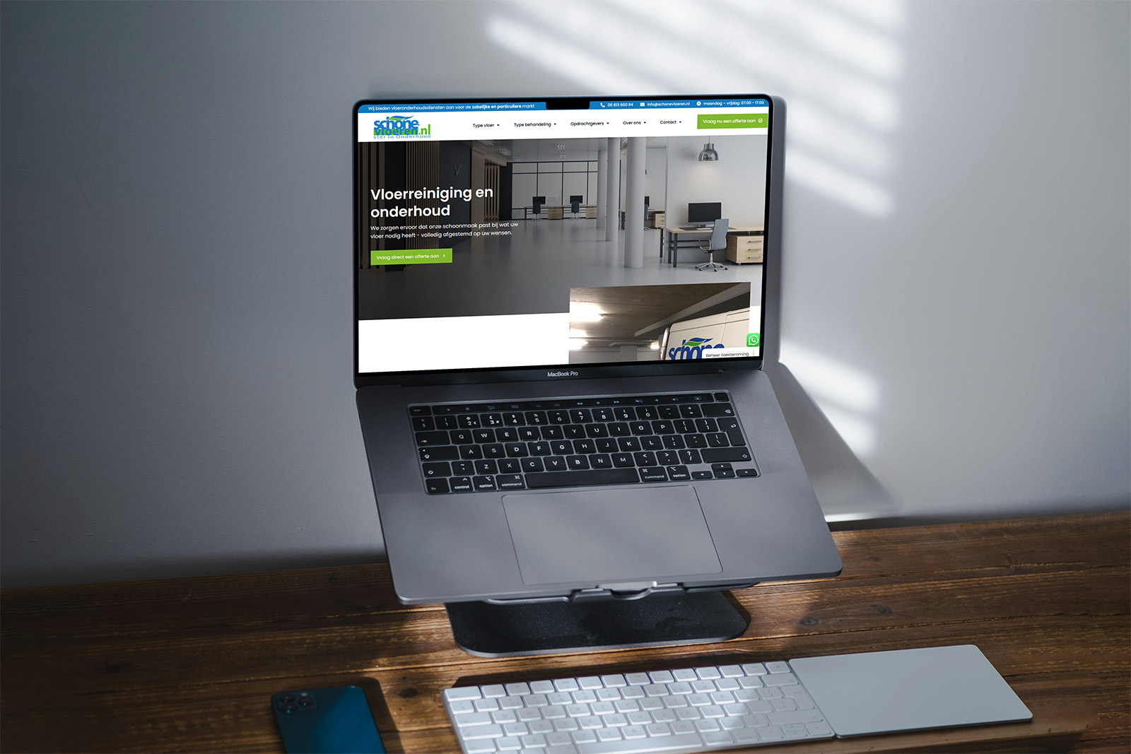 SchoneVloeren Mockup Desktop Stand